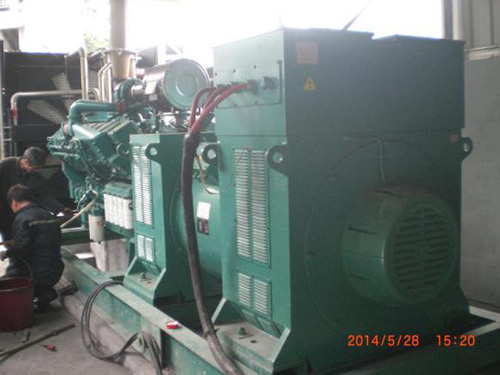 長(zhǎng)沙某酒店350kw康明斯機(jī)組并機(jī)運(yùn)行